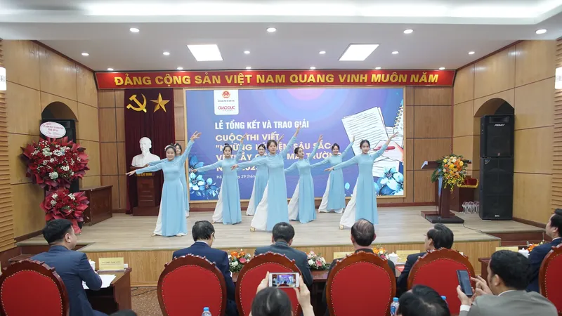 Lễ trao giải cuộc thi viết “những kỷ niệm sâu sắc về thầy cô và mái trường” 2023