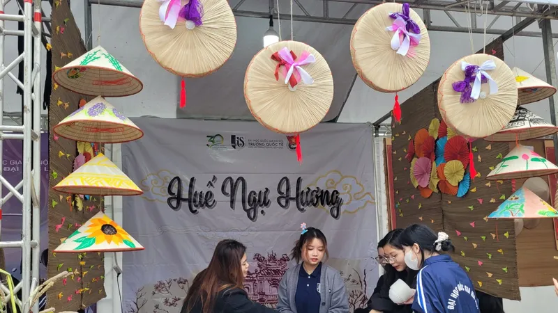 Sinh viên đại học với hoạt động giáo dục ngoài nhà trường