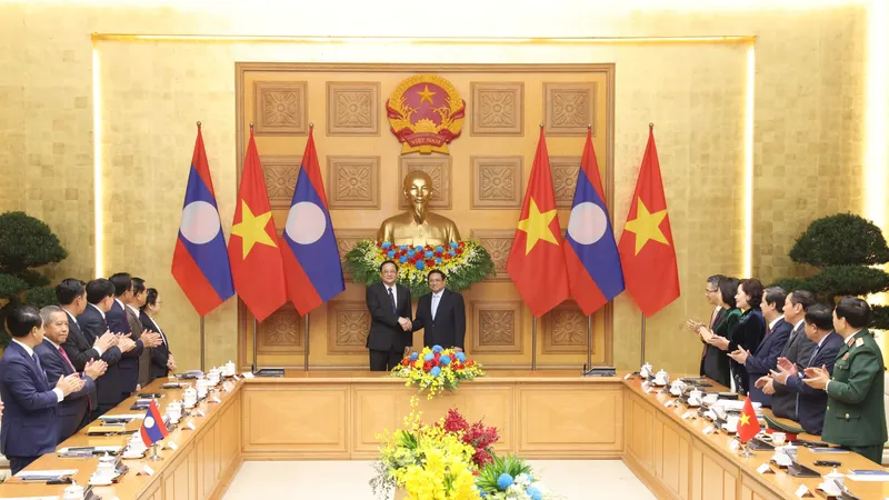 Thủ tướng Phạm Minh Chính hội đàm với Thủ tướng Lào Sonexay Siphandon. Ảnh: QUANG PHÚC