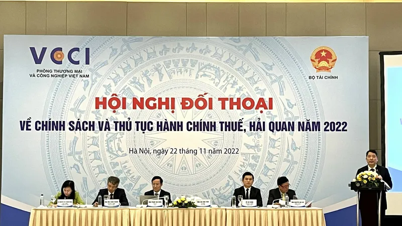 Chính phủ yêu cầu tăng cường đối thoại với doanh nghiệp