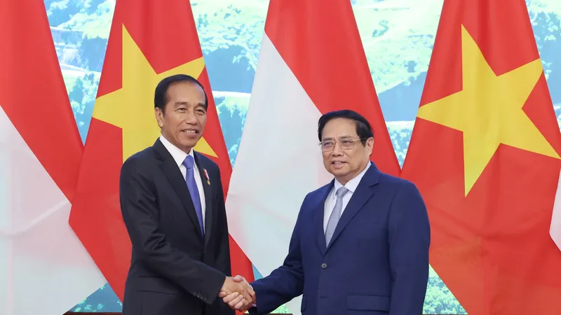 Thủ tướng Phạm Minh Chính và Tổng thống Indonesia Joko Widodo. Ảnh: VIẾT CHUNG