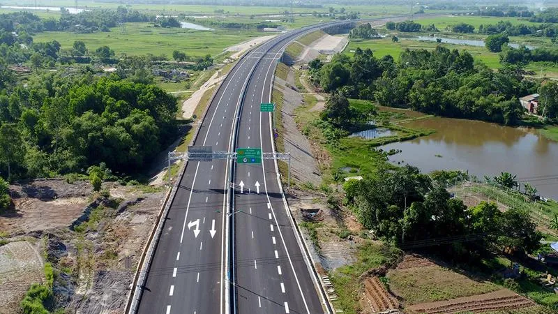 Thủ tướng yêu cầu đẩy nhanh nâng cấp các tuyến cao tốc 2 làn xe