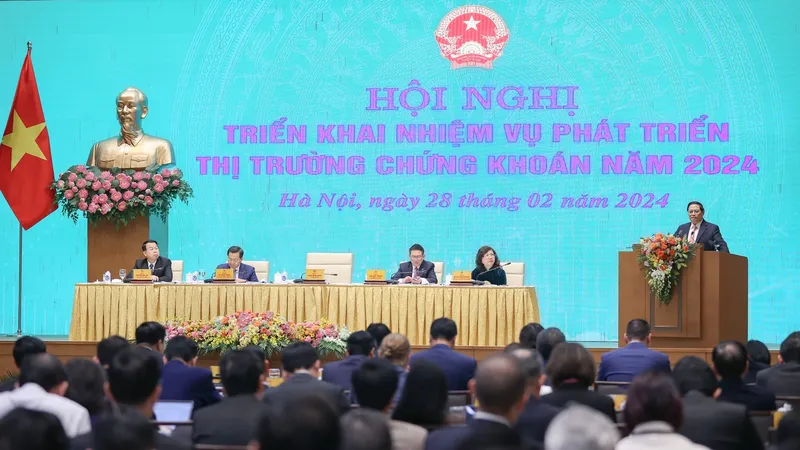 Thủ tướng Phạm Minh Chính chủ trì và phát biểu tại Hội nghị triển khai nhiệm vụ phát triển thị trường chứng khoán năm 2024. Ảnh: VIẾT CHUNG