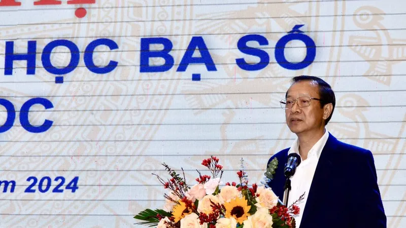 Thứ trưởng Bộ GD-ĐT Phạm Ngọc Thưởng phát biểu tại hội nghị