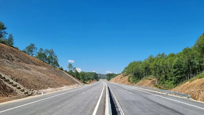 Một số tuyến đường bộ cao tốc mới chỉ có quy mô 2 làn xe