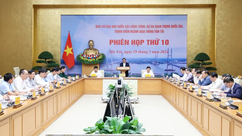 Thủ tướng Phạm Minh Chính chủ trì họp Ban chỉ đạo Nhà nước các công trình, dự án quan trọng quốc gia, trọng điểm ngành GTVT. Ảnh: VIẾT CHUNG