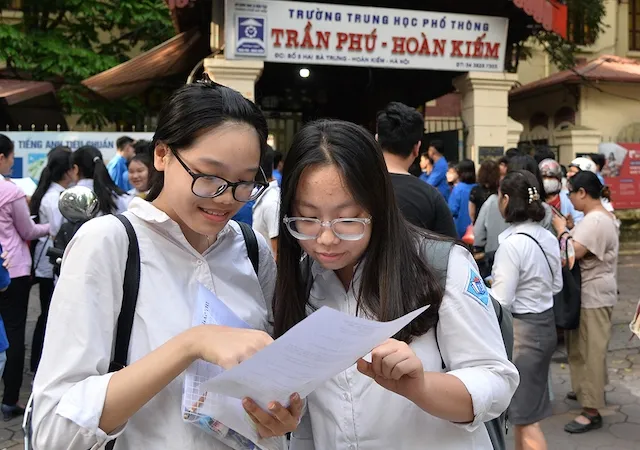 Học sinh Hà Nội thi vào lớp 10 