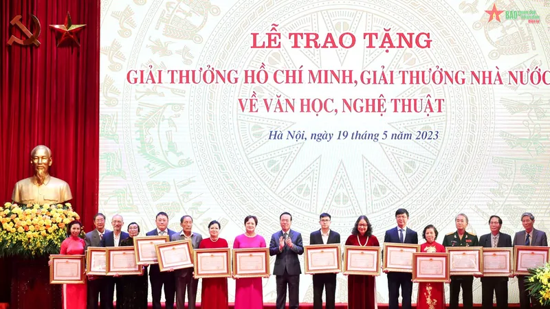 Trao Giải thưởng Hồ Chí Minh" "Giải thưởng Nhà nước" về văn học, nghệ thuật