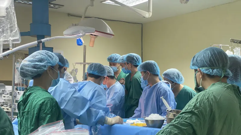 Thủ tướng tri ân gia đình người hiến tạng, khen tập thể y bác sĩ ghép tạng cứu sống 7 người