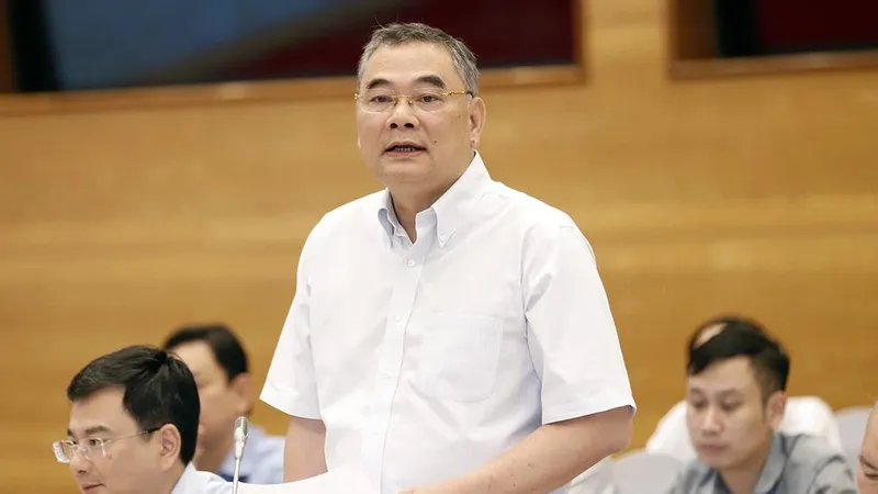 Trung tướng Tô Ân Xô thông tin tại họp báo. Ảnh: VIẾT CHUNG