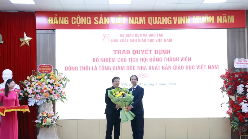 Bộ trưởng Bộ GD-ĐT yêu cầu nâng chất lượng sách giáo khoa 