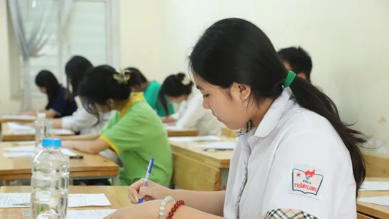 Thí sinh Hà Nội dự thi vào lớp 10. Ảnh: VIẾT CHUNG