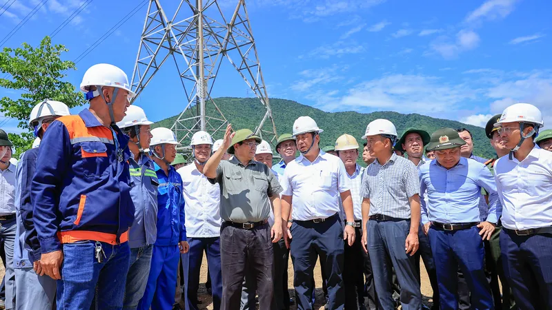 Thủ tướng Phạm Minh Chính kiểm tra, đốc thúc dự án đường dây tải điện 500 kV mạch 3 Quảng Trạch (Quảng Bình) - Phố Nối (Hưng Yên) vào sáng 2-6-2024
