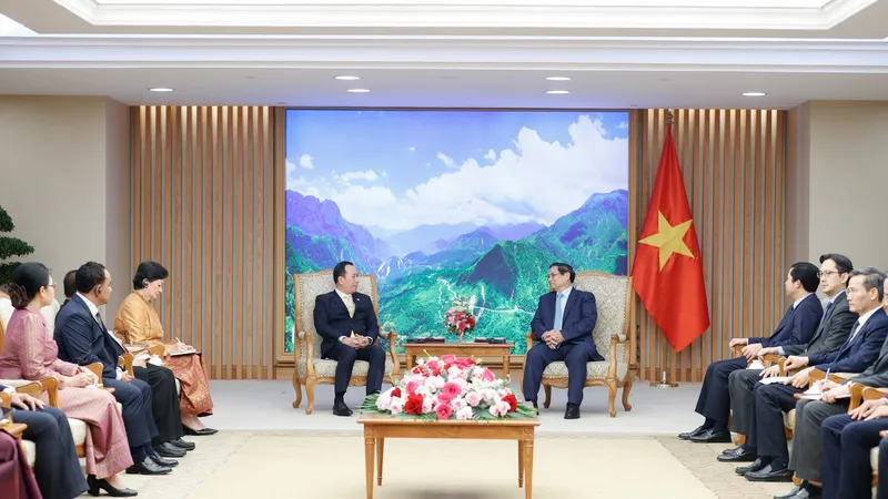 Thủ tướng Phạm Minh Chính tiếp Bộ Thanh tra Vương quốc Campuchia, Bộ trưởng Hout Hak, chiều 10-6. Ảnh: VIẾT CHUNG