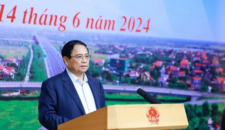 Thủ tướng cho biết sẽ phát động phong trào thi đua hoàn thành mục tiêu 3.000km đường cao tốc trước ngày 31-12-2025. Ảnh: VIẾT CHUNG