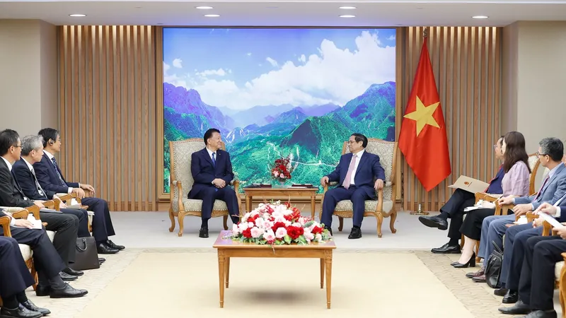 Thủ tướng Phạm Minh Chính tiếp Bộ trưởng phụ trách Hiệp định đối tác toàn diện và tiến bộ xuyên Thái Bình Dương của Nhật Bản Shindo Yoshitaka, chiều 9-7. Ảnh: VIẾT CHUNG