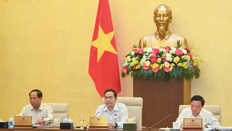Chủ tịch Quốc hội chủ trì phiên họp. Ảnh: VIẾT CHUNG