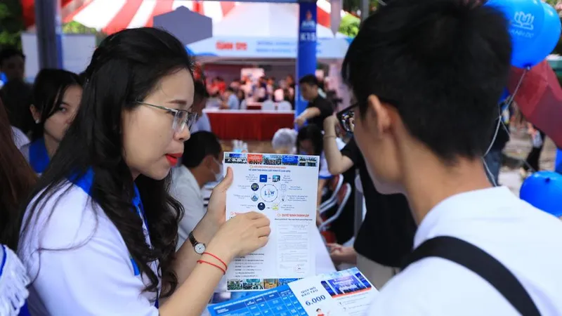 Thí sinh được tư vấn tại Ngày tư vấn xét tuyển đại học, cao đẳng