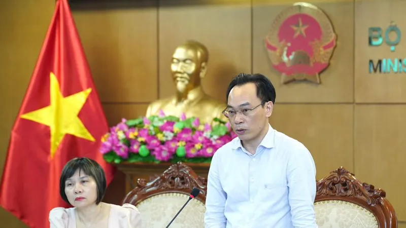 Thứ trưởng Bộ GD-ĐT Hoàng Minh Sơn phát biểu tại họp báo