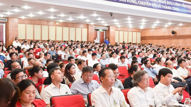 Đông đảo đại diện các trường ĐH-CĐ trong cả nước dự Hội nghị giáo dục đại học ngày 9-8