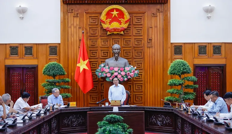 Thủ tướng chủ trì cuộc họp Thường trực Tiểu ban Kinh tế - Xã hội Đại hội XIV của Đảng. Ảnh: VIẾT CHUNG