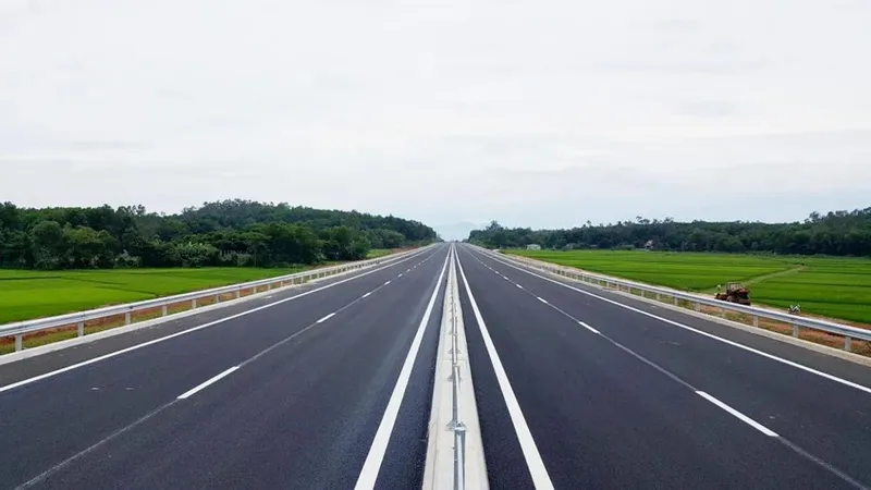 Chính phủ yêu cầu thi đua bảo đảm mục tiêu cả nước có 3.000 km đường cao tốc vào cuối năm 2025