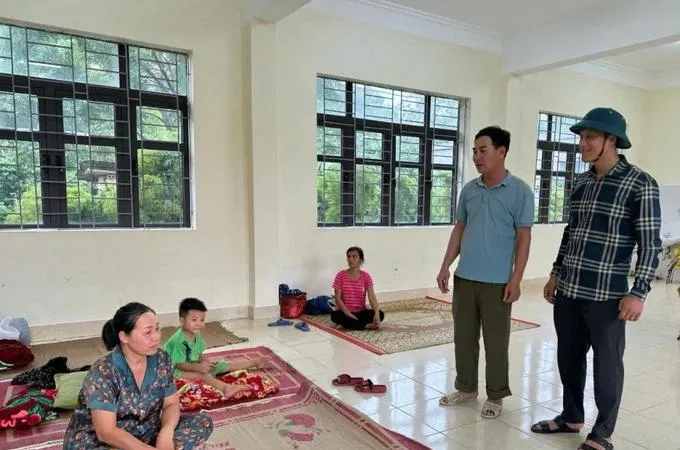 Người dân ở những ngôi nhà không kiên cố trên đảo Cô Tô (Quảng Ninh) đã được sơ tán đến nơi an toàn