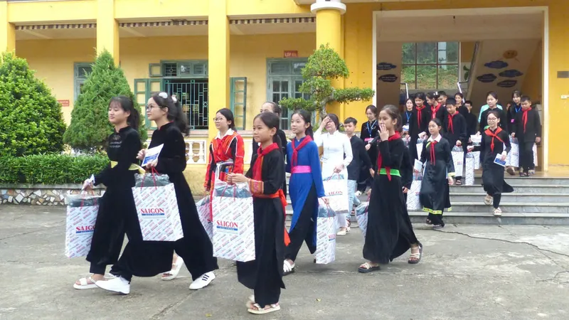 Các em học sinh Trường Phổ thông nội trú THCS-THPT Chiêm Hóa, huyện Chiêm Hóa, tỉnh Tuyên Quang. Ảnh: PHAN THẢO