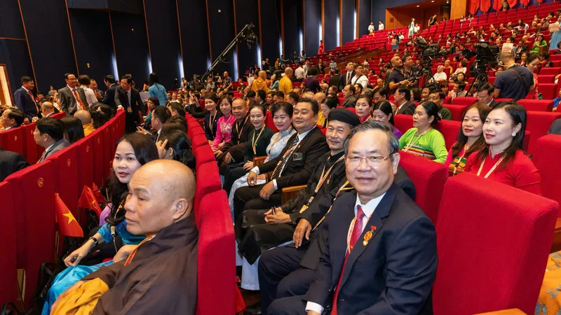 Các đại biểu dự đại hội: QUANG PHÚC
