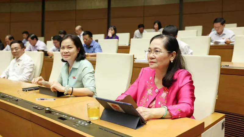 Các đại biểu dự phiên thảo luận chiều 6-11. Ảnh: QUANG PHÚC