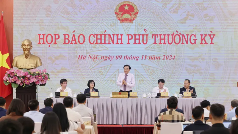 Họp báo Chính phủ thường kỳ tháng 10. Ảnh: QUANG PHÚC