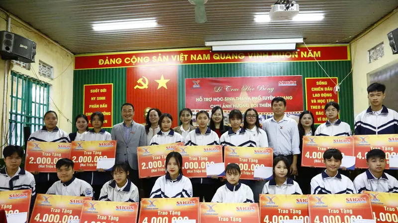  Báo Sài Gòn Giải Phóng và Tập đoàn GrowMax trao học bổng cho học sinh TP Tuyên Quang, tỉnh Tuyên Quang