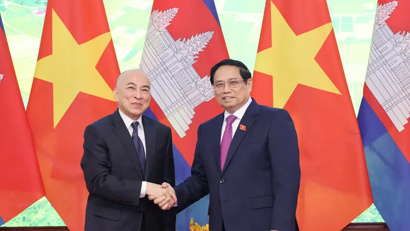 Thủ tướng Phạm Minh Chính tiếp kiến Quốc vương Campuchia Preah Bat Samdech Preah Boromneat Norodom Sihamoni, chiều 28-11. Ảnh: QUANG PHÚC