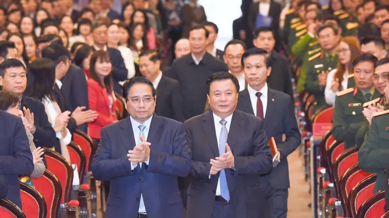 Thủ tướng Phạm Minh Chính đến dự hội nghị toàn quốc về giáo dục quyền con người. Ảnh: VIẾT CHUNG
