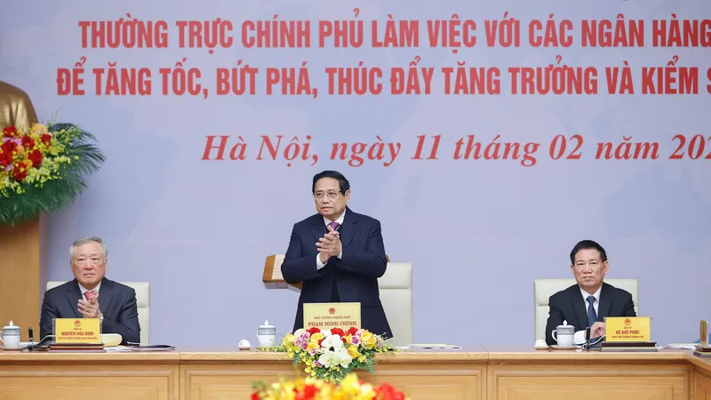 Thủ tướng Phạm Minh Chính chủ trì hội nghị Thường trực Chính phủ làm việc với các ngân hàng thương mại để tăng tốc, bứt phá, thúc đẩy tăng trưởng và kiểm soát lạm phát. Ảnh: VIẾT CHUNG