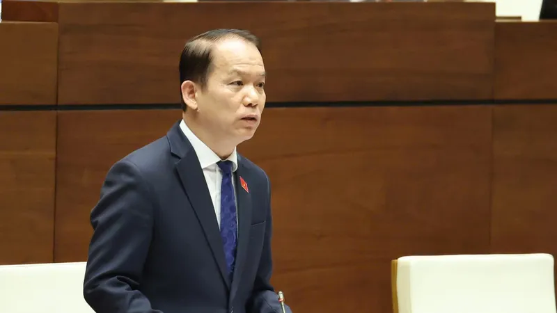 Chủ nhiệm Ủy ban Pháp luật Hoàng Thanh Tùng phát biểu giải trình. Ảnh: QUANG PHÚC