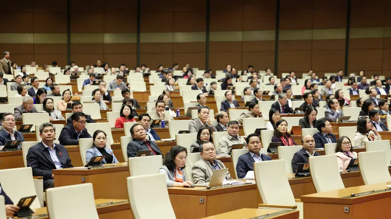 Các đại biểu dự phiên thảo luận chiều 13-2. Ảnh: QUANG PHÚC