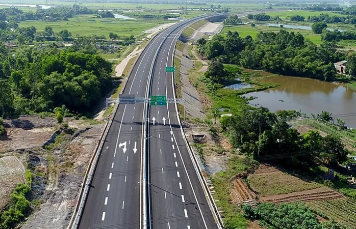 Chính phủ chỉ đạo đưa vào khai thác 70km cao tốc Vân Phong - Nha Trang dịp 30-4-2025