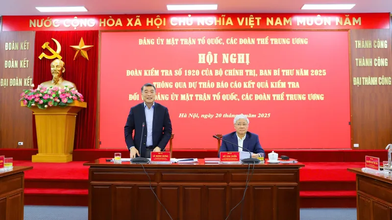 Đồng chí Lê Minh Hưng, Ủy viên Bộ Chính trị, Bí thư Trung ương Đảng, Trưởng ban Tổ chức Trung ương, Trưởng đoàn kiểm tra, phát biểu tại hội nghị 