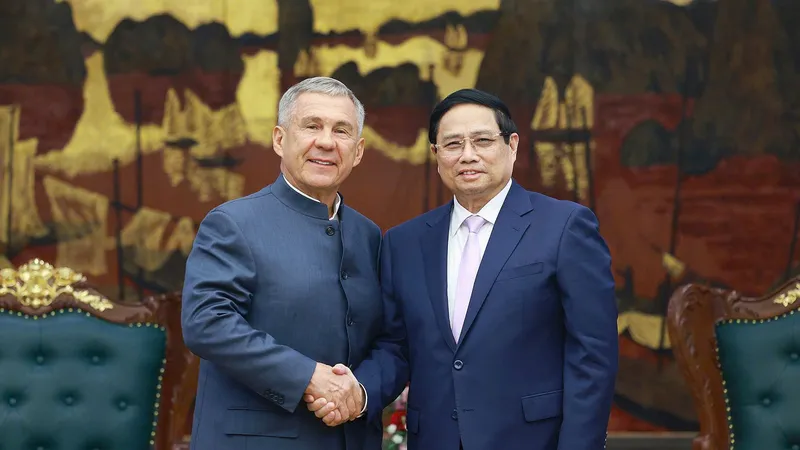 Thủ tướng Phạm Minh Chính tiếp ông Rustam Minnikhanov, người đứng đầu Cộng hòa Tatarstan thuộc Liên bang Nga, chiều 21-3. Ảnh: VIẾT CHUNG