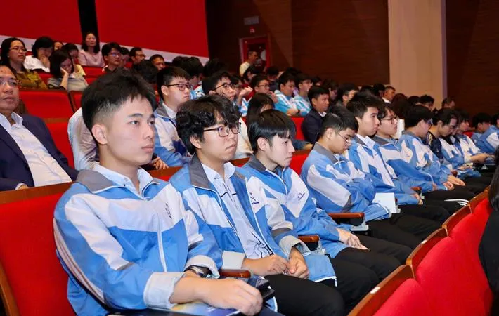 Các thí sinh tham dự kỳ thi