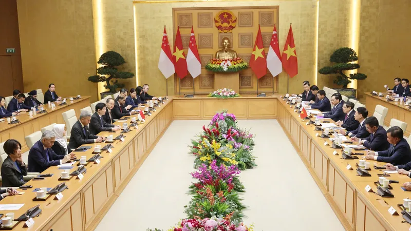 Thủ tướng Phạm Minh Chính đã hội đàm với Thủ tướng Singapore Lawrence Wong. Ảnh: QUANG PHÚC