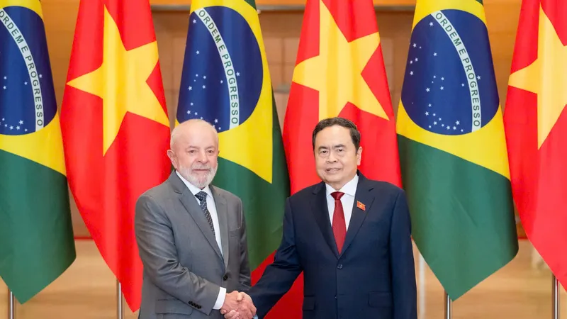 Chủ tịch Quốc hội Trần Thanh Mẫn và Tổng thống Cộng hòa Liên bang Brazil Luiz Inácio Lula da Silva, chiều 28-3. Ảnh: VIẾT CHUNG