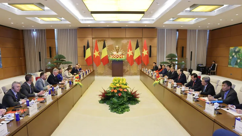 Chủ tịch Quốc hội Trần Thanh Mẫn hội kiến Nhà vua Vương quốc Bỉ Philippe. Ảnh: QUANG PHÚC