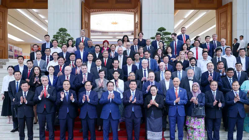 Thủ tướng Phạm Minh Chính và các đại biểu dự buổi lễ. Ảnh: VIẾT CHUNG