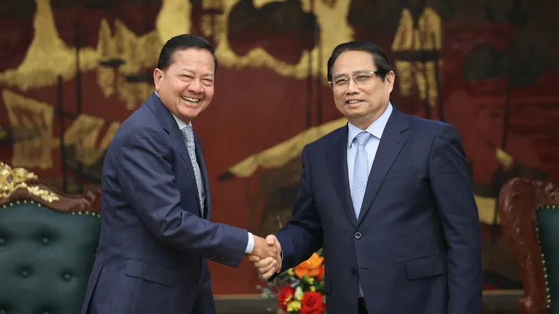 Thủ tướng Phạm Minh Chính và Phó Thủ tướng Campuchia Neth Savoeun. Ảnh: VIẾT CHUNG