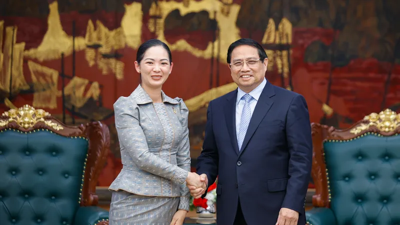 Thủ tướng Phạm Minh Chính và Bộ trưởng Bộ Thương mại Campuchia Cham Nimul
