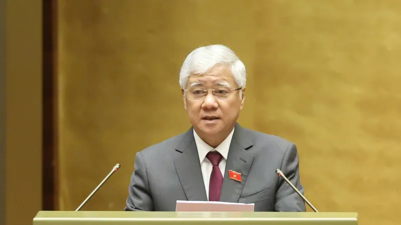 Chủ tịch Ủy ban Trung ương MTTQ Việt Nam Đỗ Văn Chiến trình bày báo cáo tổng hợp ý kiến, kiến nghị của cử tri và nhân dân. Ảnh: QUANG PHÚC