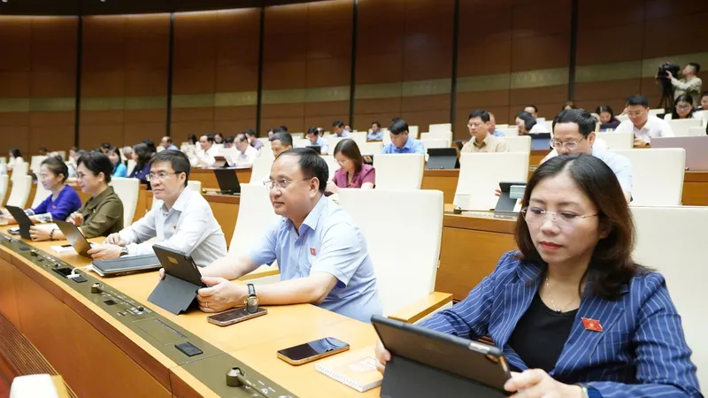 Đại biểu Quốc hội dự phiên họp, sáng 8-5. Ảnh: VIẾT CHUNG