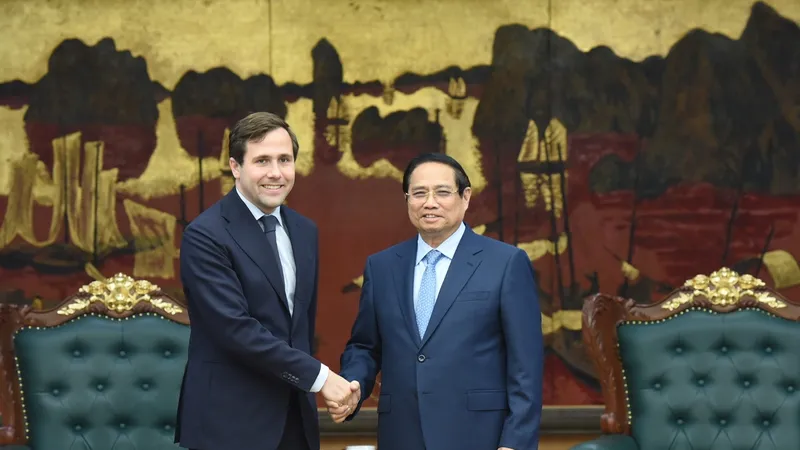 Thủ tướng Phạm Minh Chính tiếp ông Benjamin Dousa, Bộ trưởng Hợp tác Phát triển Quốc tế và Ngoại thương Thụy Điển, chiều 12-5. Ảnh: VIẾT CHUNG